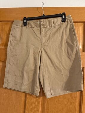 Lands End women’s khaki shorts size 8 uniform or casual shorts